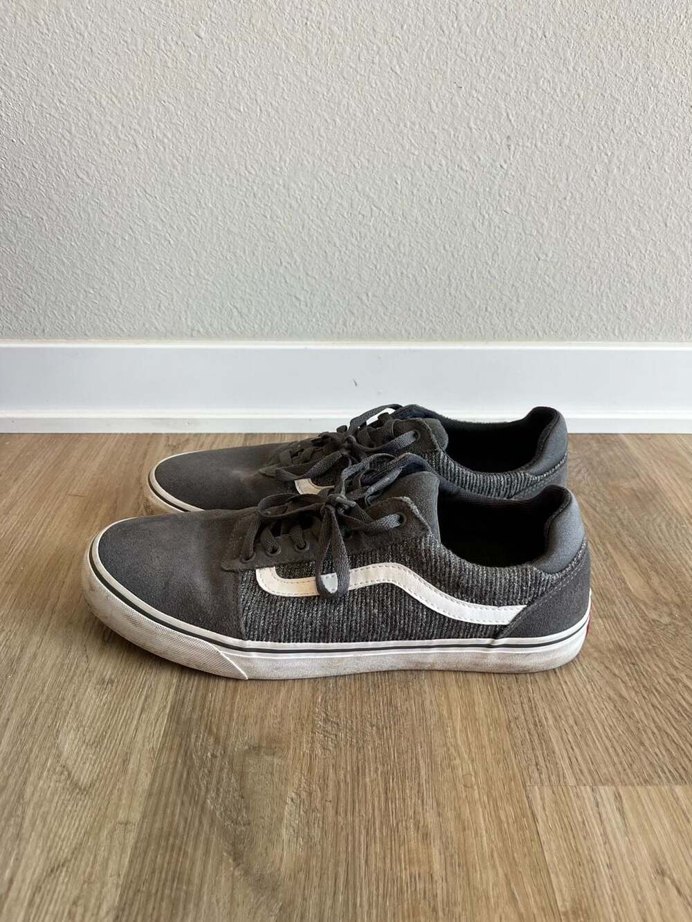 Vans, Ward Deluxe, Charcoal Gray Suede Canvas Skate Sneakers, Men’s 12